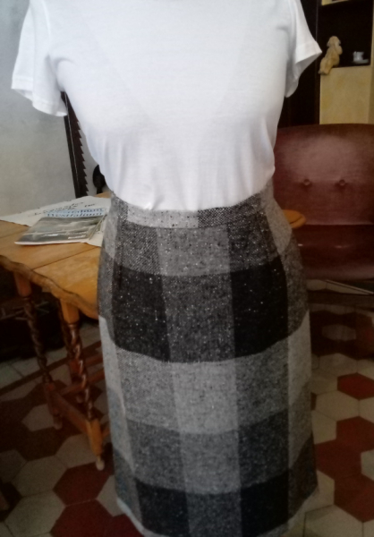 Ladies Tweed Skirt, 1408 / A81